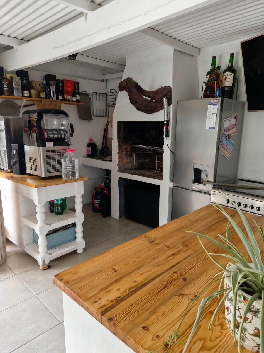 6 Bedroom Property for Sale in Struisbaai Western Cape